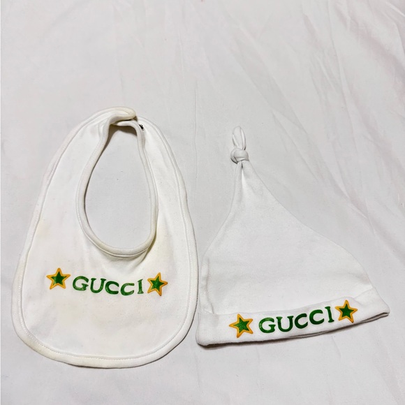 Gucci Other - Gucci vintage baby cotton two-piece hat & bib with Gucci logo
